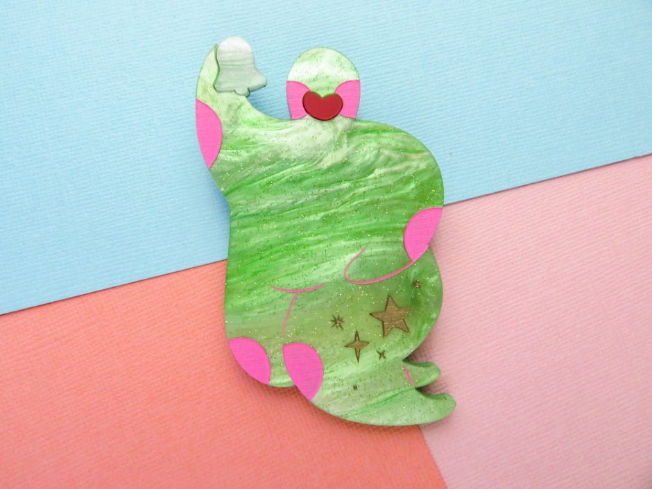 Bell Venus Nana Brooch